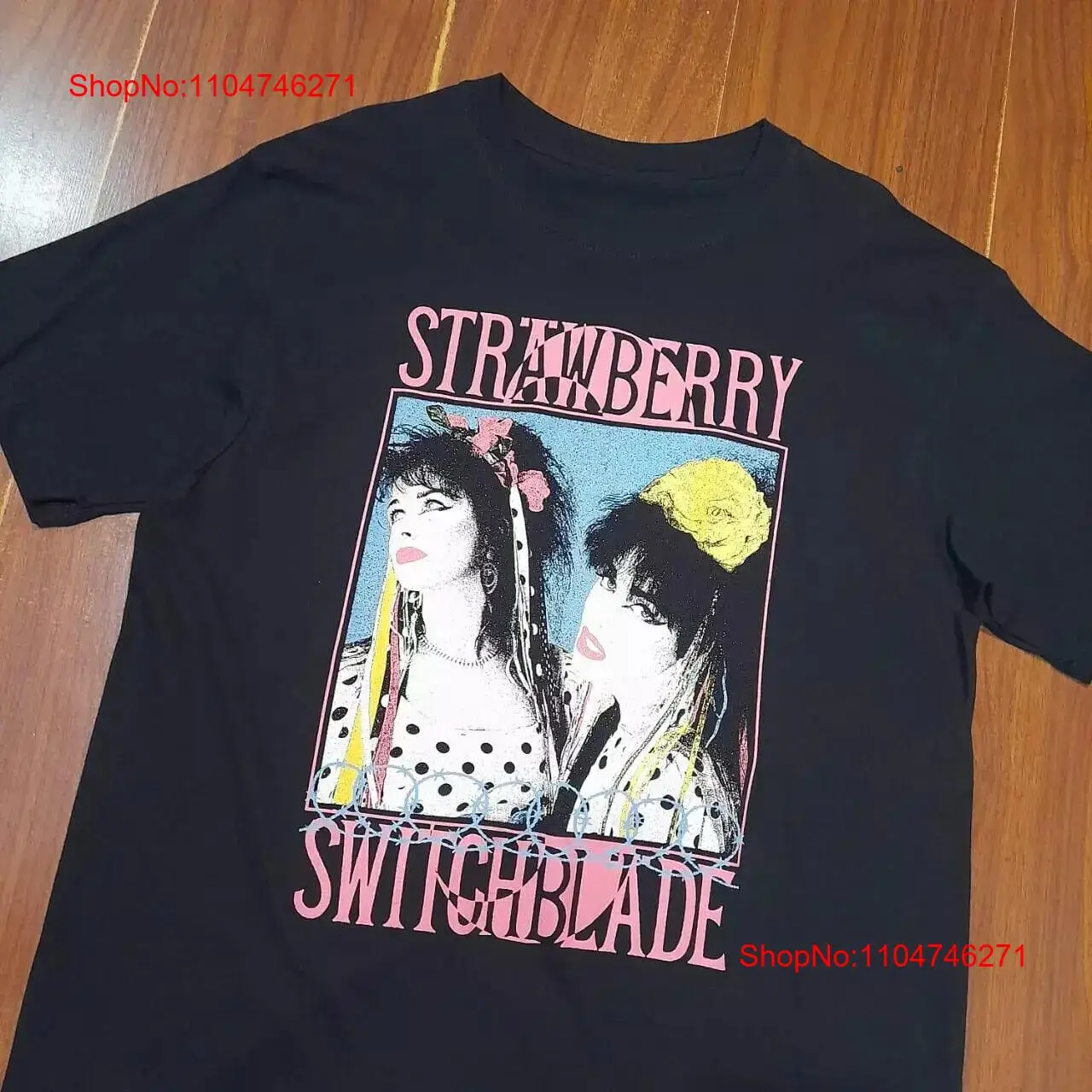 Vintage Fashion Jersey - Kaus Vintage STRAWBERRY SWITCHBLADE Lengan Pendek